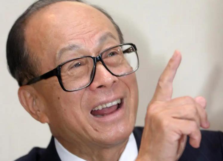 中国不挽留，美国不收留，被夹在中间的李嘉诚，终于玩不转了！大公报四次三番喊话，被