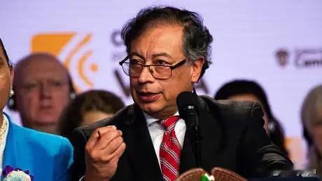 哥伦比亚总统佩特罗，5月31日之后就要卸任，按照常理，他本该安静地等待权力交接。
