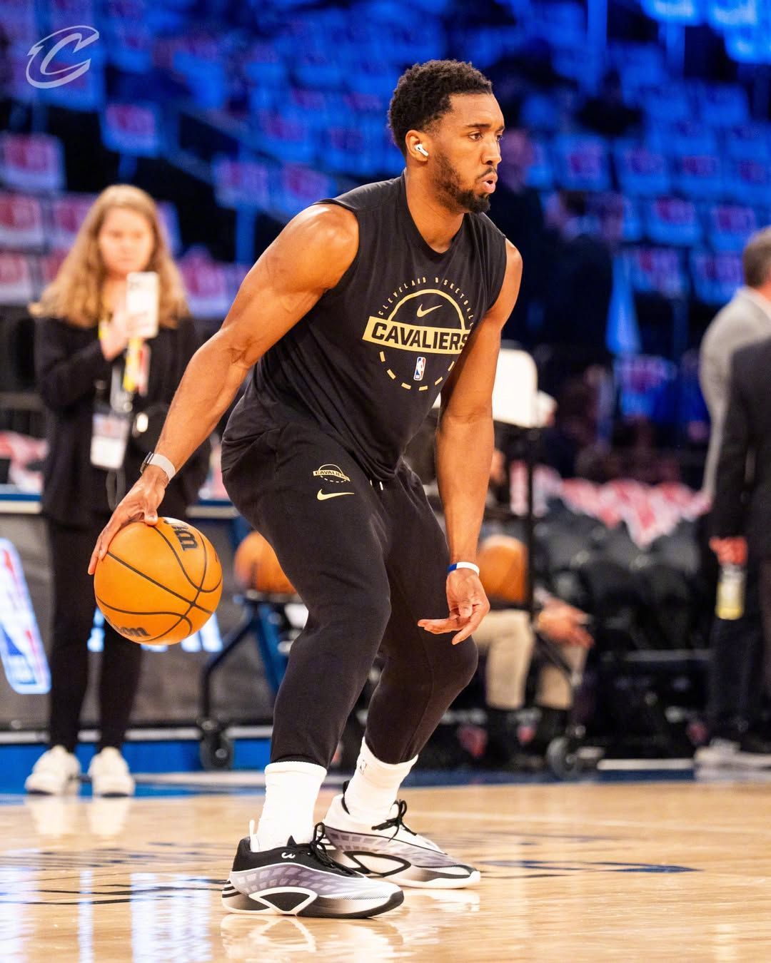 NBA鞋视角 adidas D.O.N. Issue 8「Yin Yang」米切