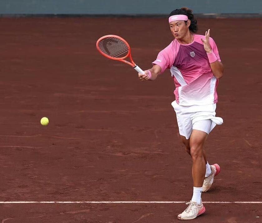 ATP500慕尼黑男单首轮，张之臻苦战三盘，以6-7(5)/6-3/1-6不敌6