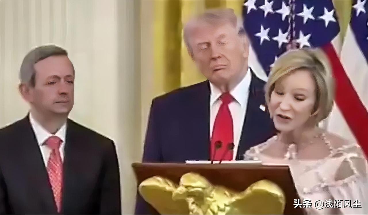 白宫牧师保拉·怀特在白宫公开祷告中，将特朗普的经历与耶稣受难、复活相提并论，称其