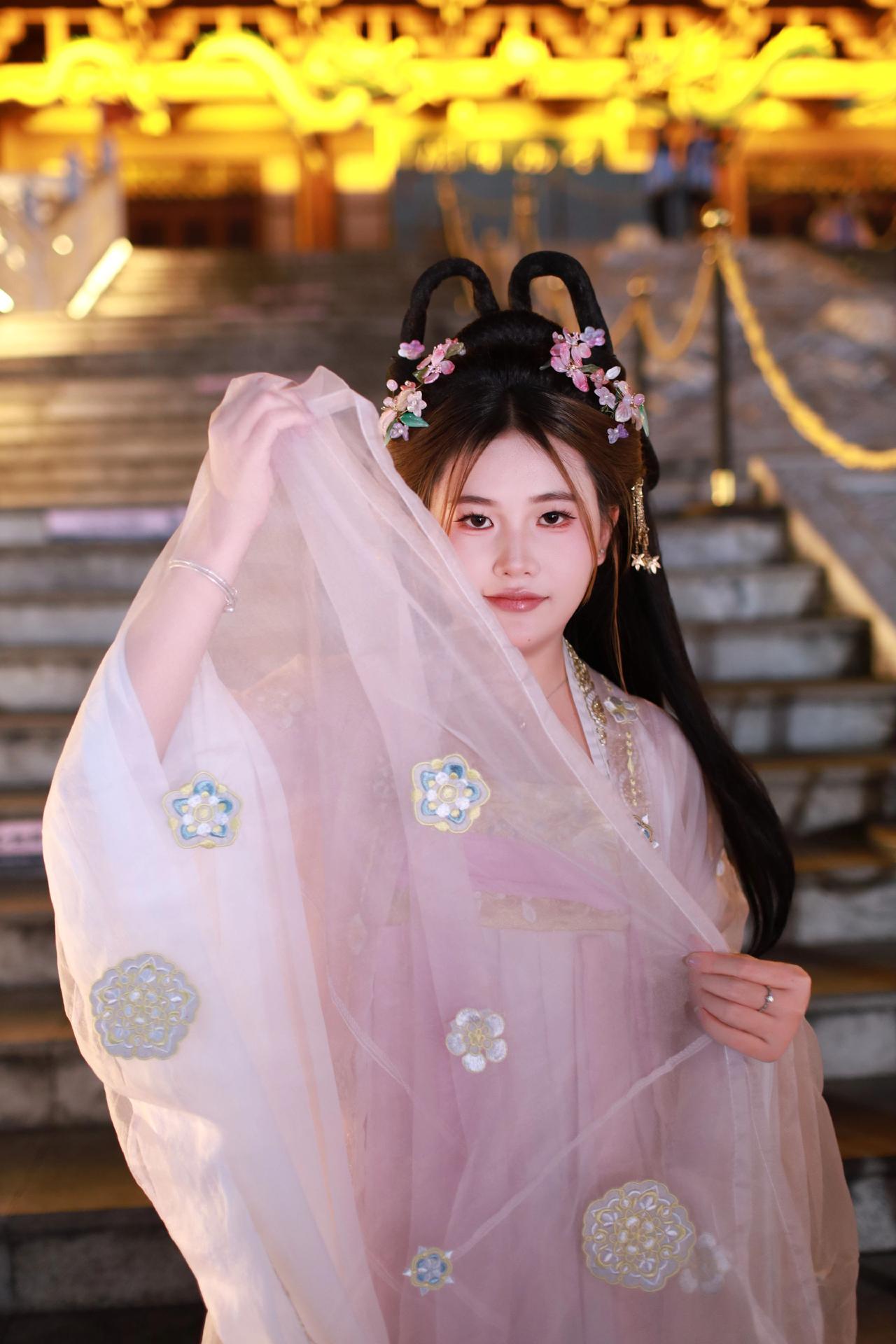 古镇是小姐姐喜欢打卡的地方，特别是夜晚～～汉服出片天花板 汉服打卡圣地 汉服 汉