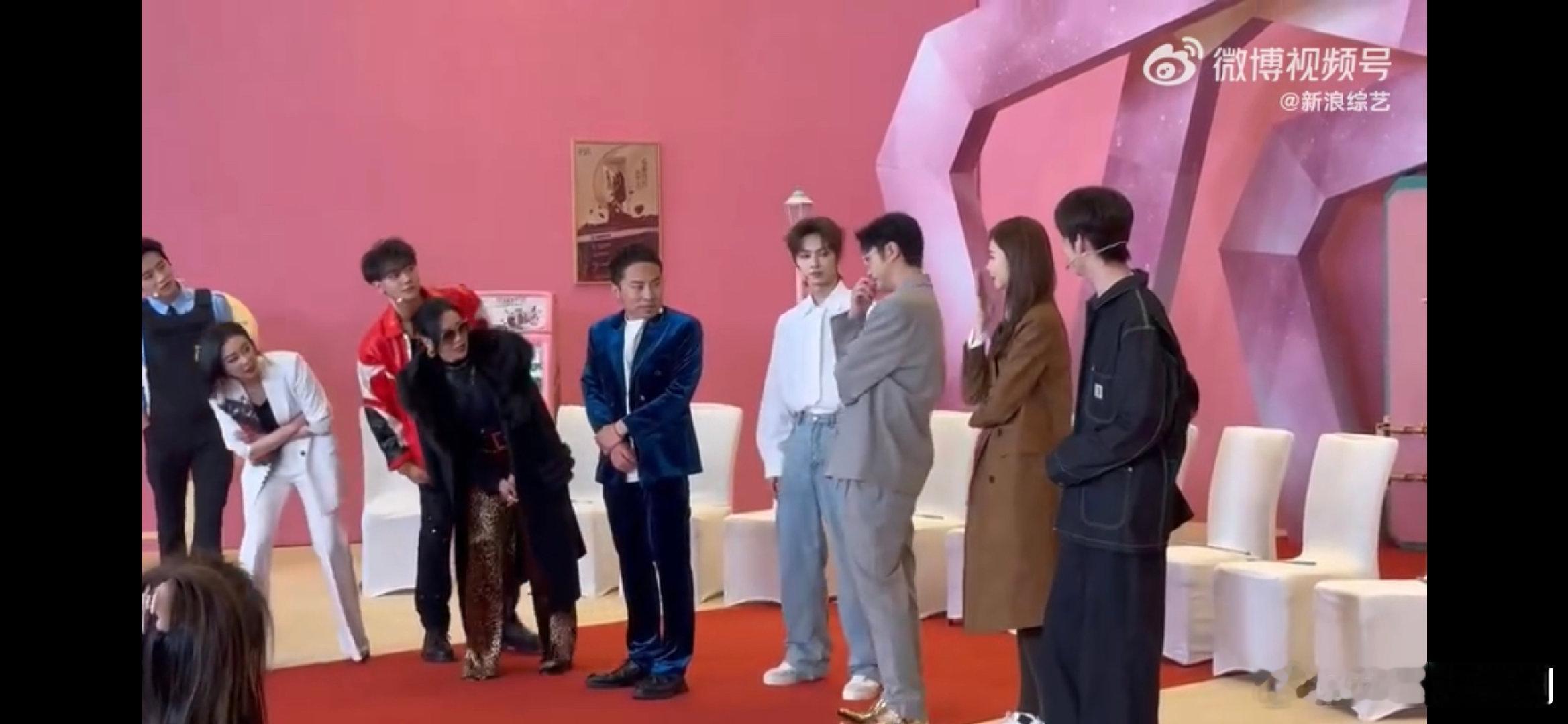 #朱梓骁张艺凡模仿吴镇宇#不得不说这个模仿真的是太像了吧，萌探节目组这个整活的水