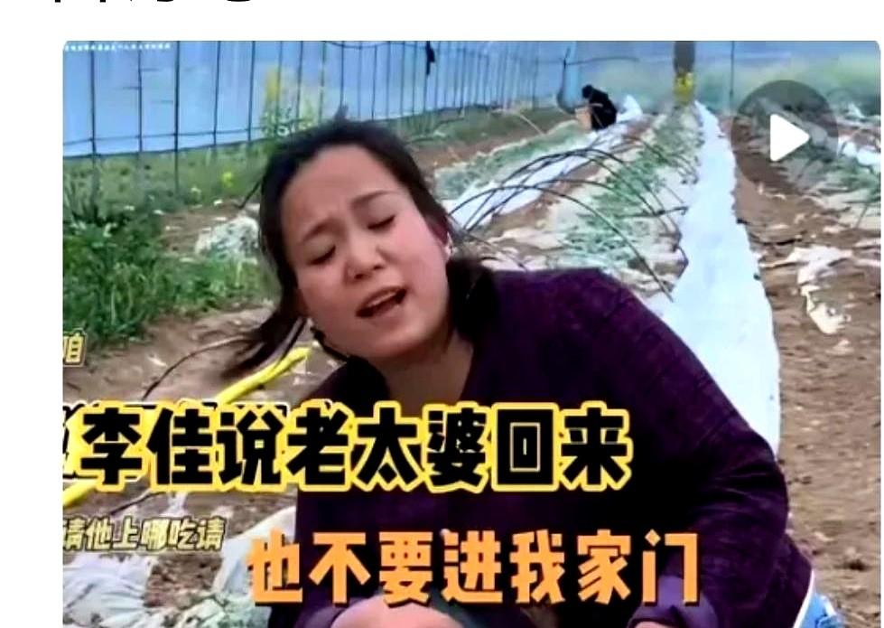 李佳放话了，老太婆回来别想进我家门！

阿杜想搞个全家聚餐，迎接他妈回来，李佳当