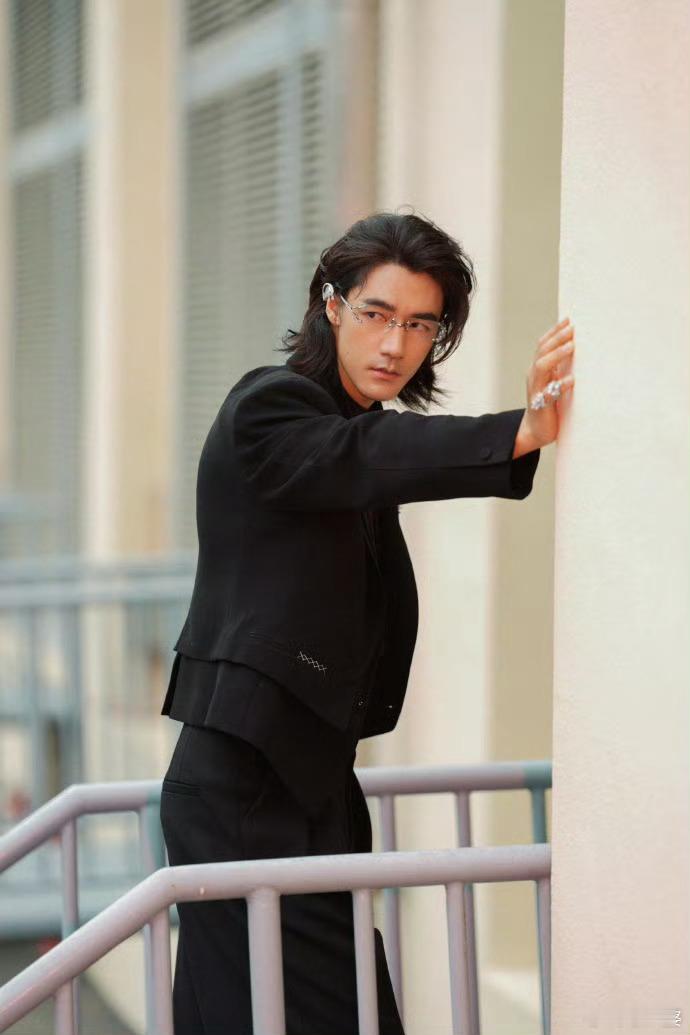 此沙一条蛇 此沙的一条蛇签名让我联想到了古天乐的“薯片串”的签名✍️。