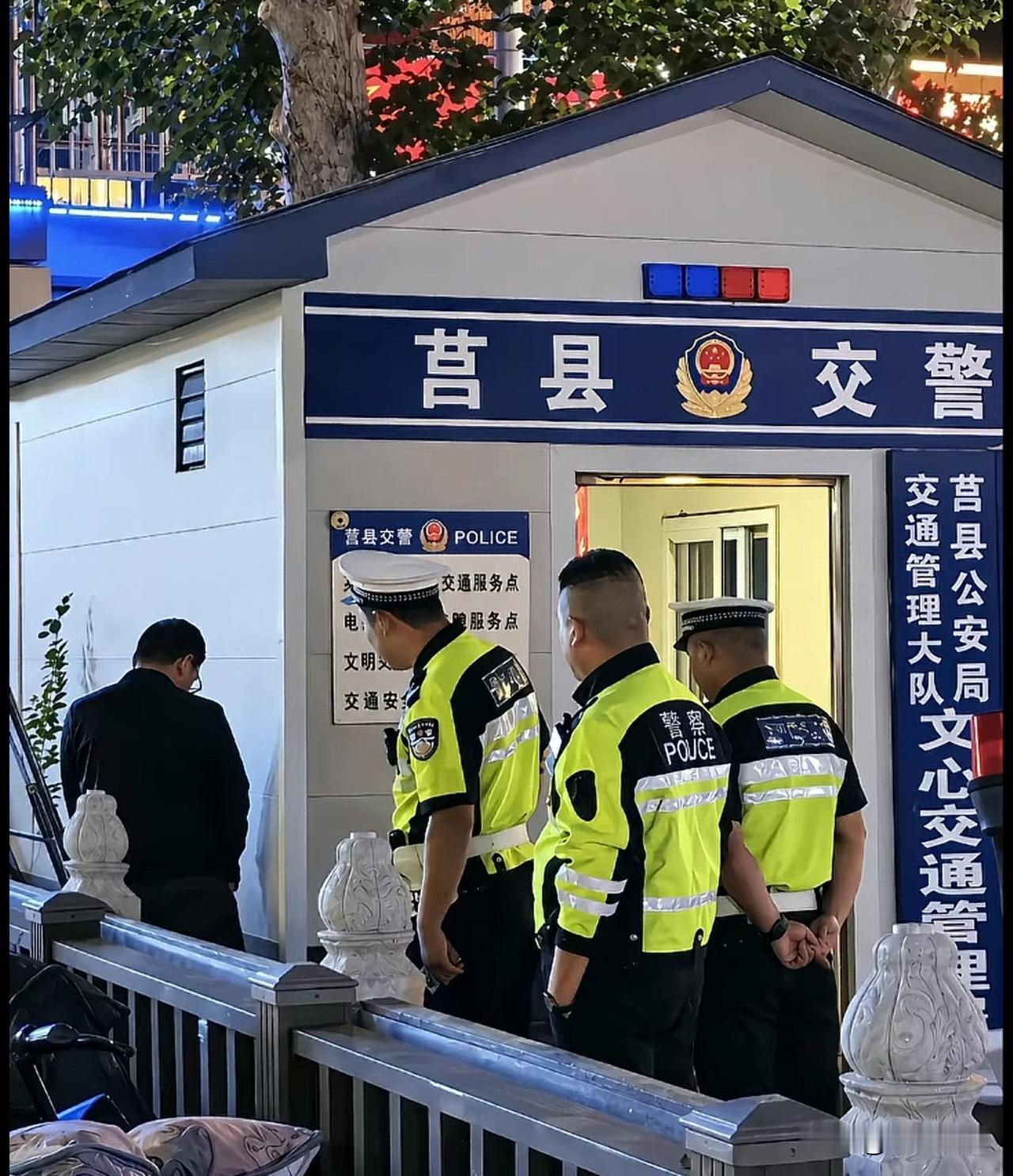 看到这一幕，这几个警察大哥都惊呆了！