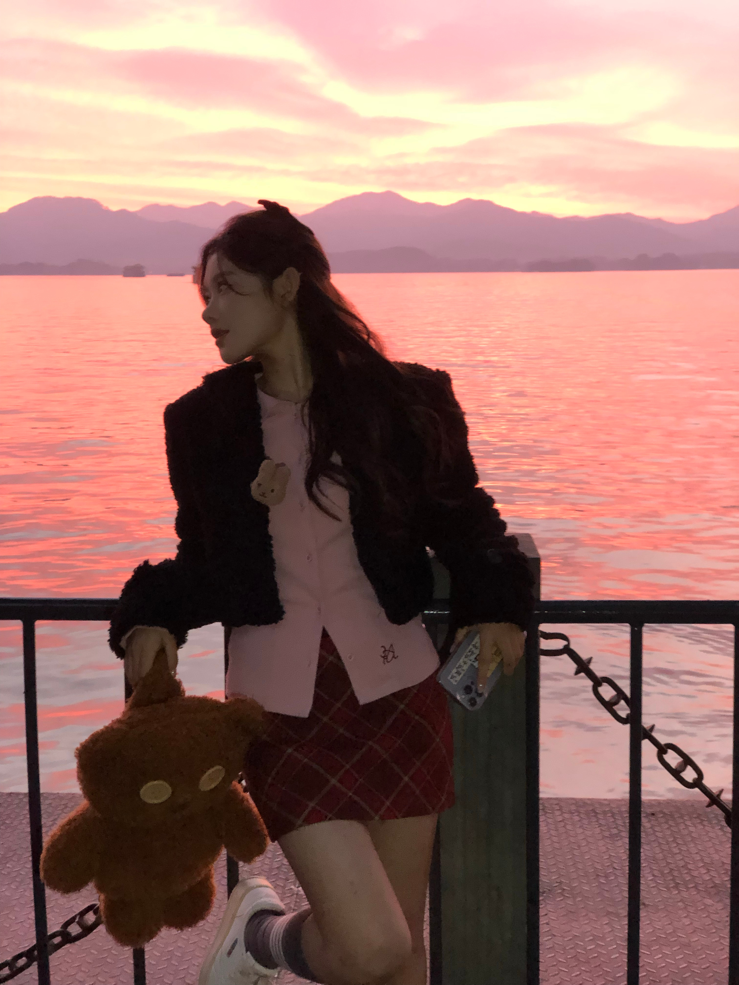 “晚霞一天只有八分钟 但我会停下来拍给你看”🌄 ​​​