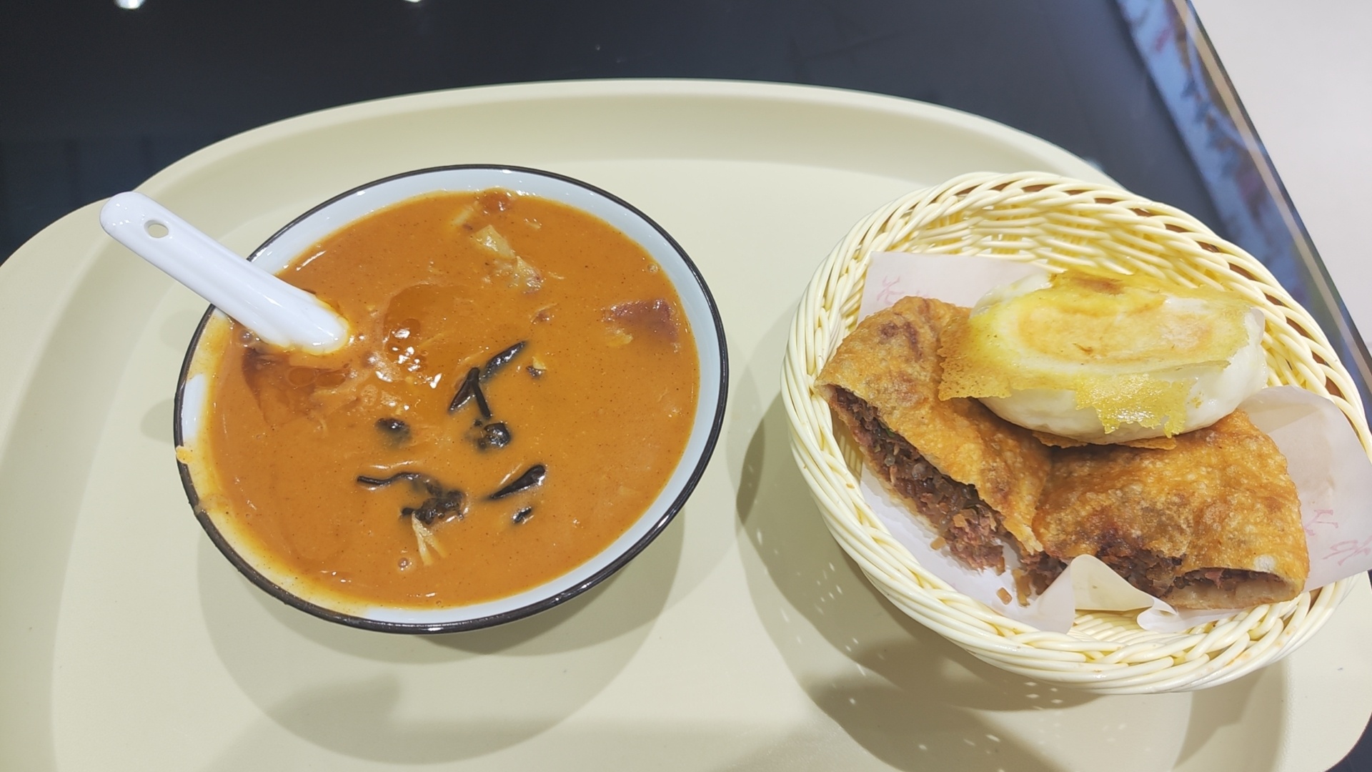 平常吃的频率比较高的餐，人生没有胡辣汤和豆腐脑就太痛苦了，就喜欢方中山那种更辛辣
