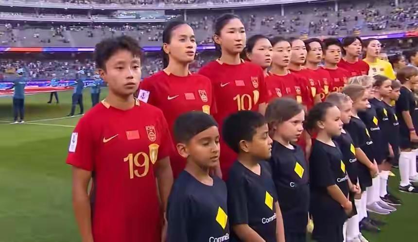 意料之中！昨晚的女足亚洲杯第一场半决赛，缺少王霜的中国女足尽管竭尽全力，但由于守
