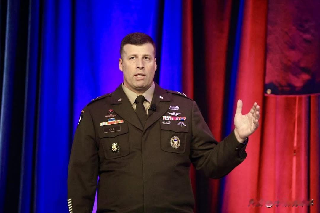 🇺🇸⚡️美国陆军卓越航空中心和阿拉巴马州拉克堡基地的指挥官克莱尔·A·吉尔少