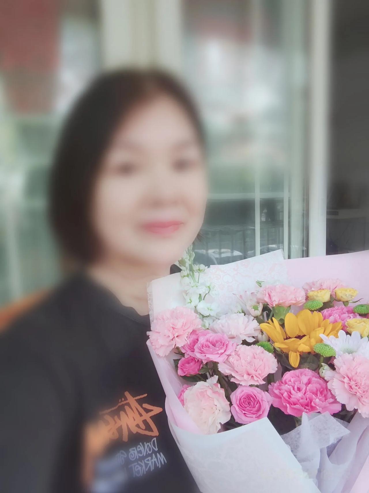 母亲节的礼物你们都收到了吗？
很多人都说，母亲节最快乐妈妈是有女儿的妈妈，因为女