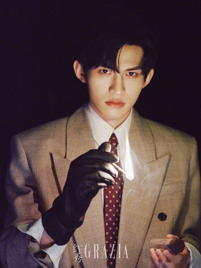 云旗郝熠然红秀杂志销量破900万云旗郝熠然红秀杂志销量云旗郝熠然红秀杂志销量天花