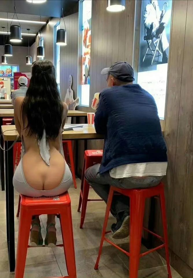 这下午茶是不是相当可以啊！！！#即时街拍#