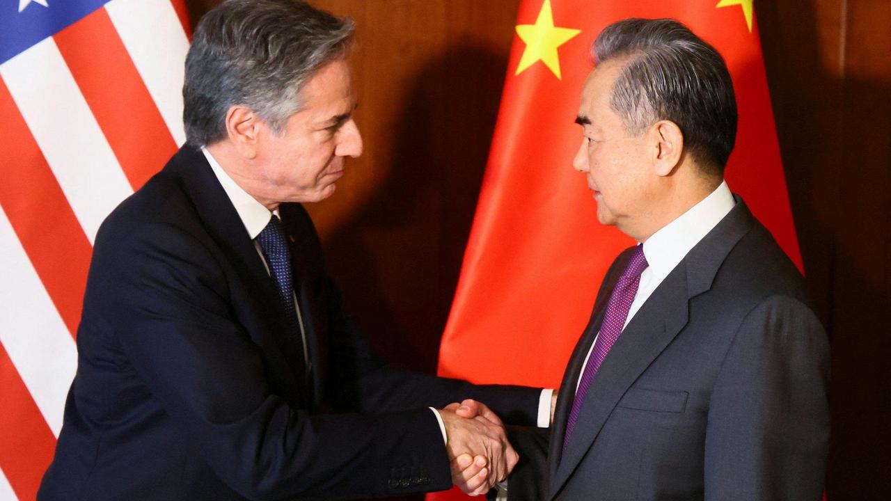 王毅笑容满面，这次中美谈得很彻底，不到24小时，解放军军机绕台。
 
最近，在德