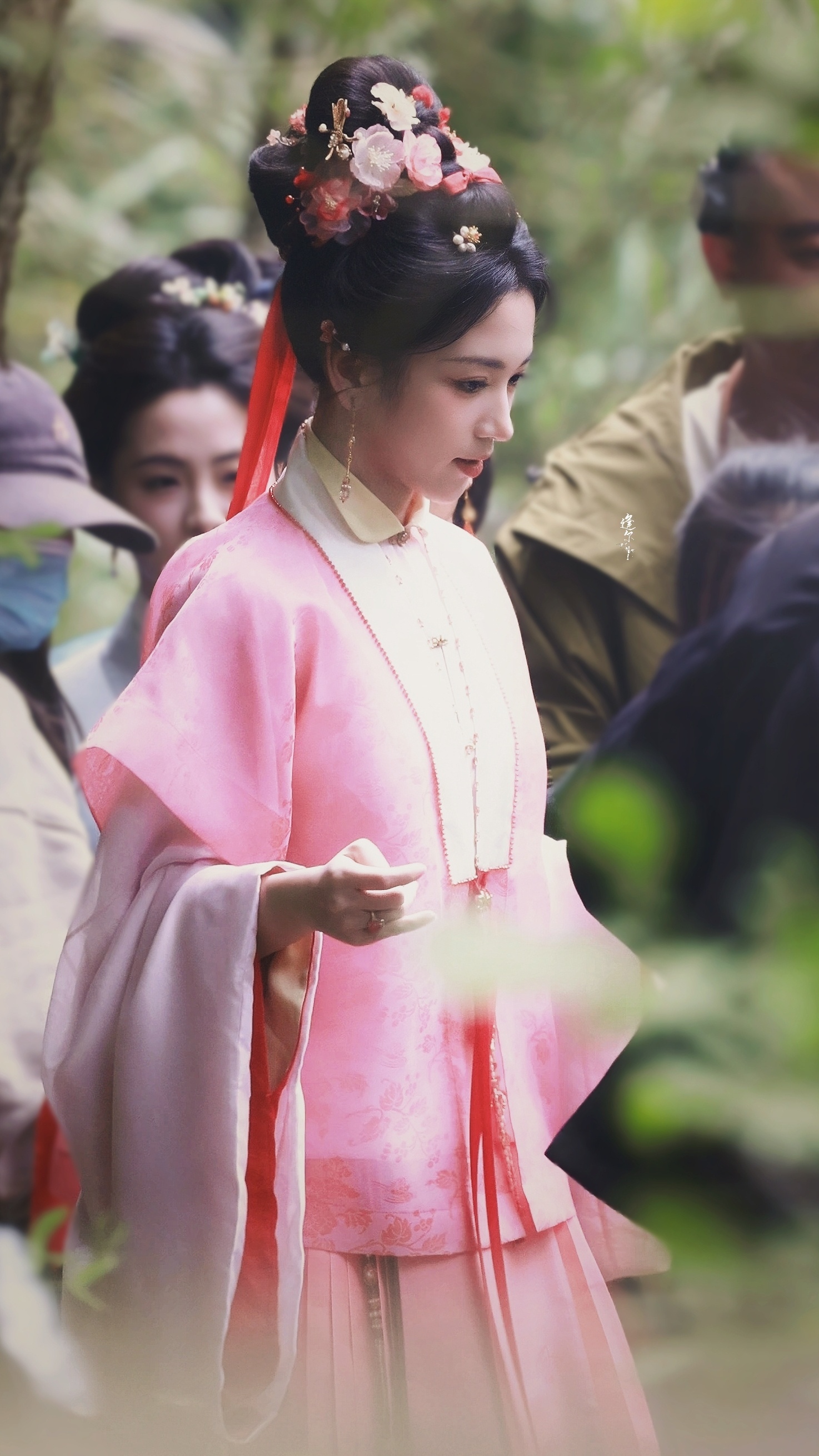 第一个造型代露娃 《宝珠》☽ 盘发+粉衣（粉黄）+红发带 