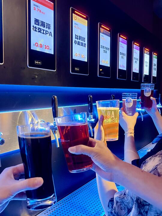 凌晨1点实况，东莞也有自助打啤酒馆了！！！