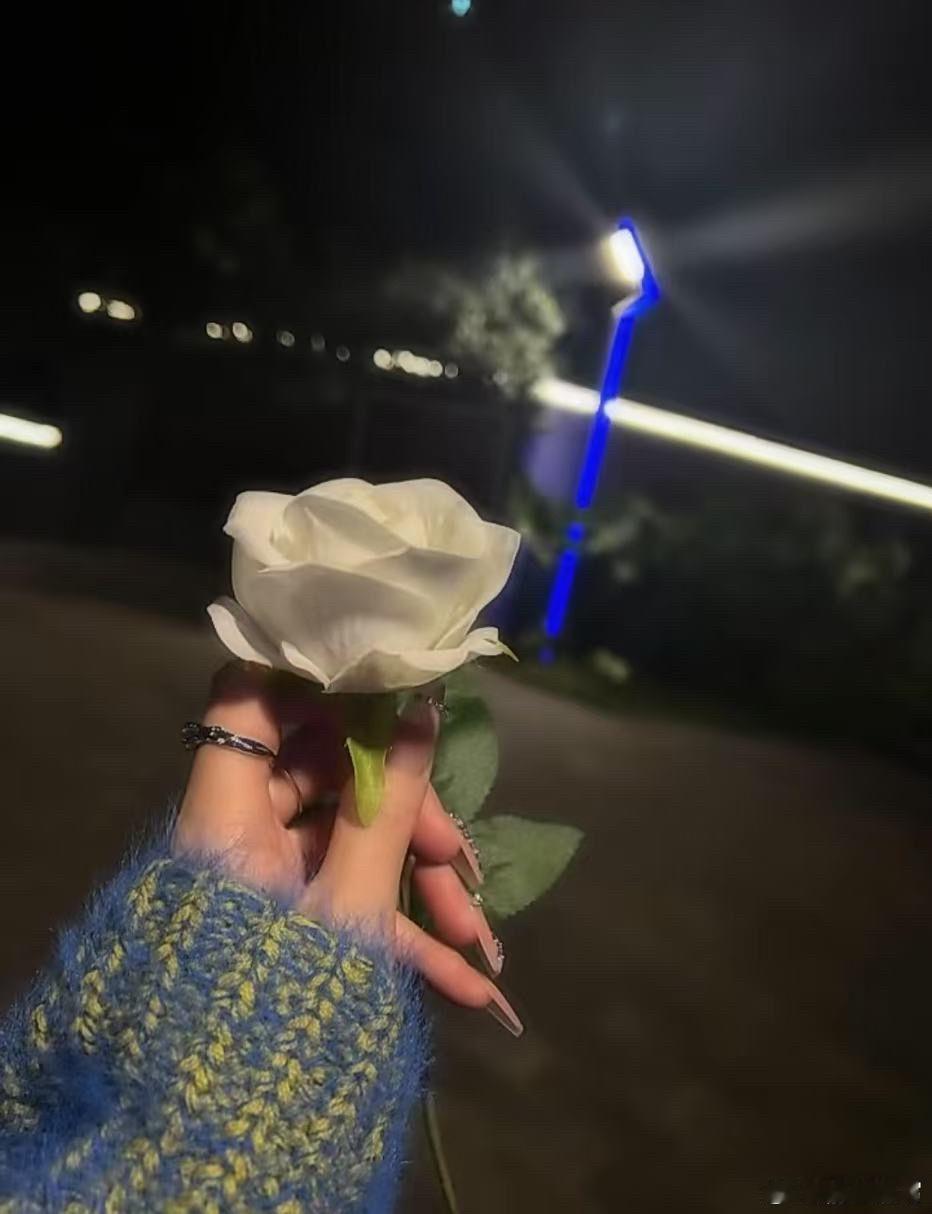 随手拍心冷到一定程度，就连争吵的力气都没有了，只剩下懒得沟通的疏离。这不是矫情，