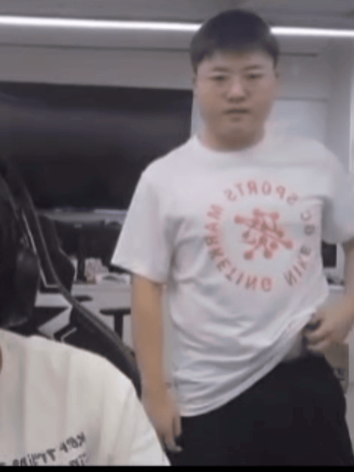 又开始了，这弹幕很经典“打个IG闹麻了”

如果100分，个人给UZI打75分，