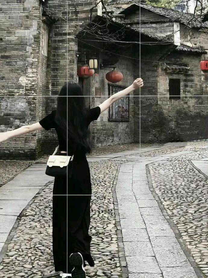 炒房客失望了。
他们期望的10万亿，最后成了#发行1万亿元超长期特别国债#  。