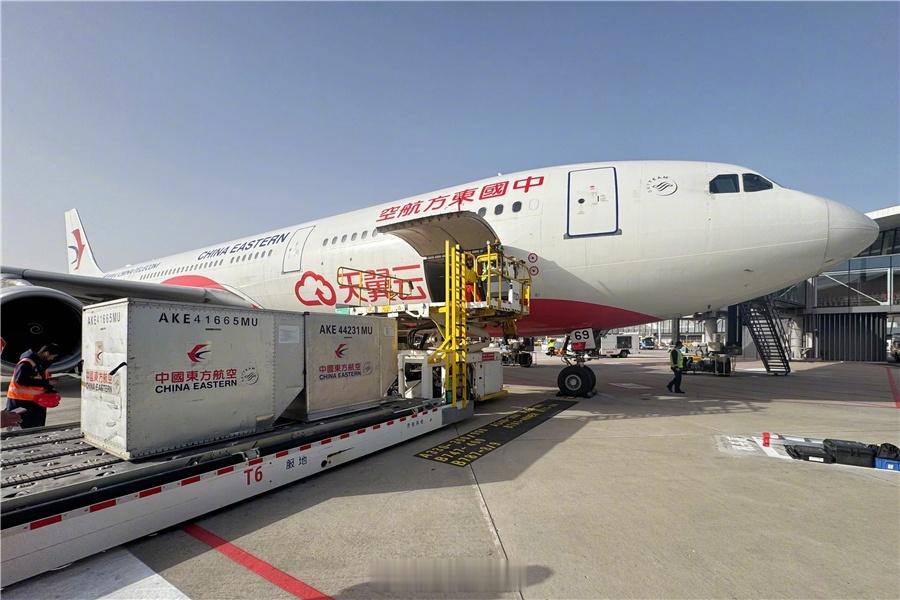 【东航开飞北京—马斯喀特航线 免签的阿曼 旅游了解下？】今天，东航开飞北京—马斯