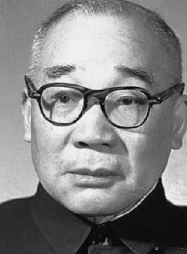 [中国赞]1958年，马寅初向主席建议实行计划生育。主席强烈反对，当场否决了他的