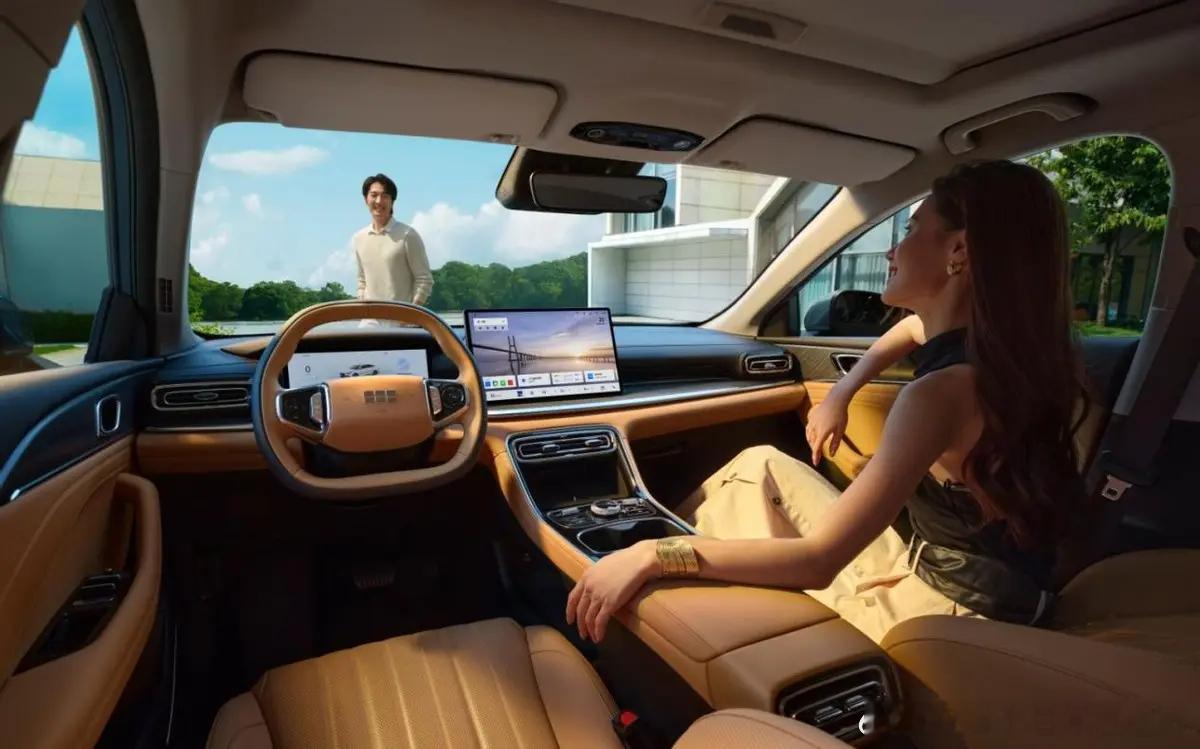 2756mm轴距+609L大尾箱，A+车身B级空间！后排能躺三个1.8米大汉，全