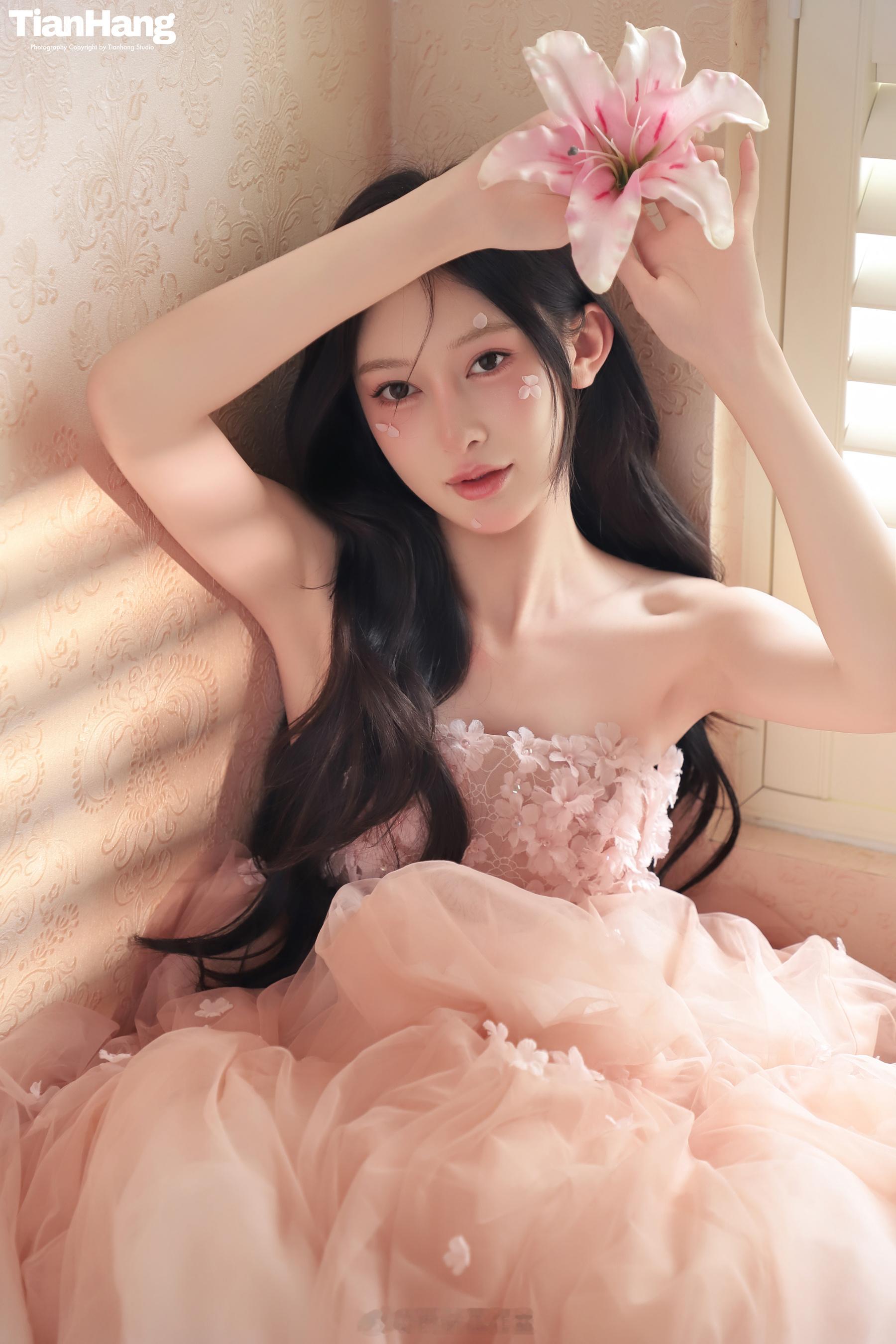 ✨客片分享满屏的甜美暴击看到的第一秒就忍不住心动💗天航工作室韩系少女心花漾高定