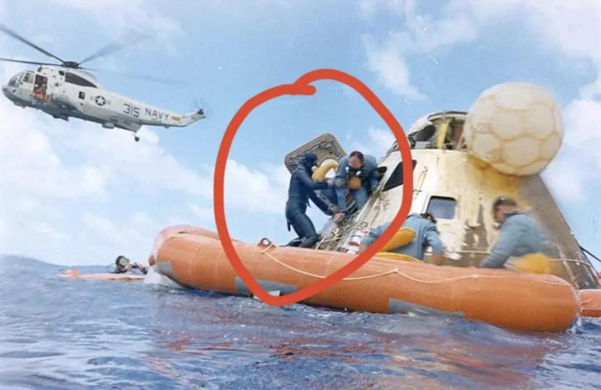 以前美国的宇航员从返回舱出来，都是自己很灵活的爬出来，不需要借助他人的帮助。而现