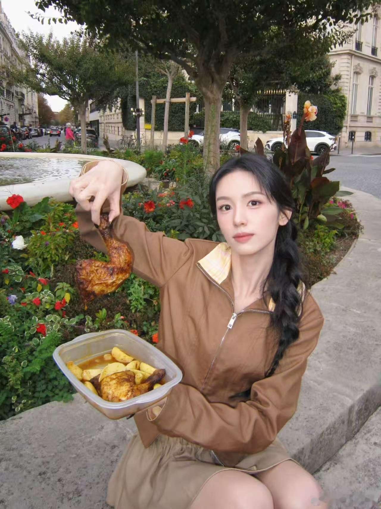 周也鸡腿ccd周也吃鸡腿周也吃鸡腿，可爱，[太开心][太开心] ​​​