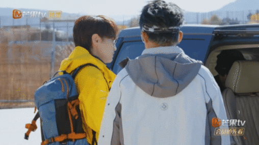 对苏醒的刻板印象又加一快乐老友记苏醒真的很宝藏，综艺里搞笑担当，私下里温柔细心，