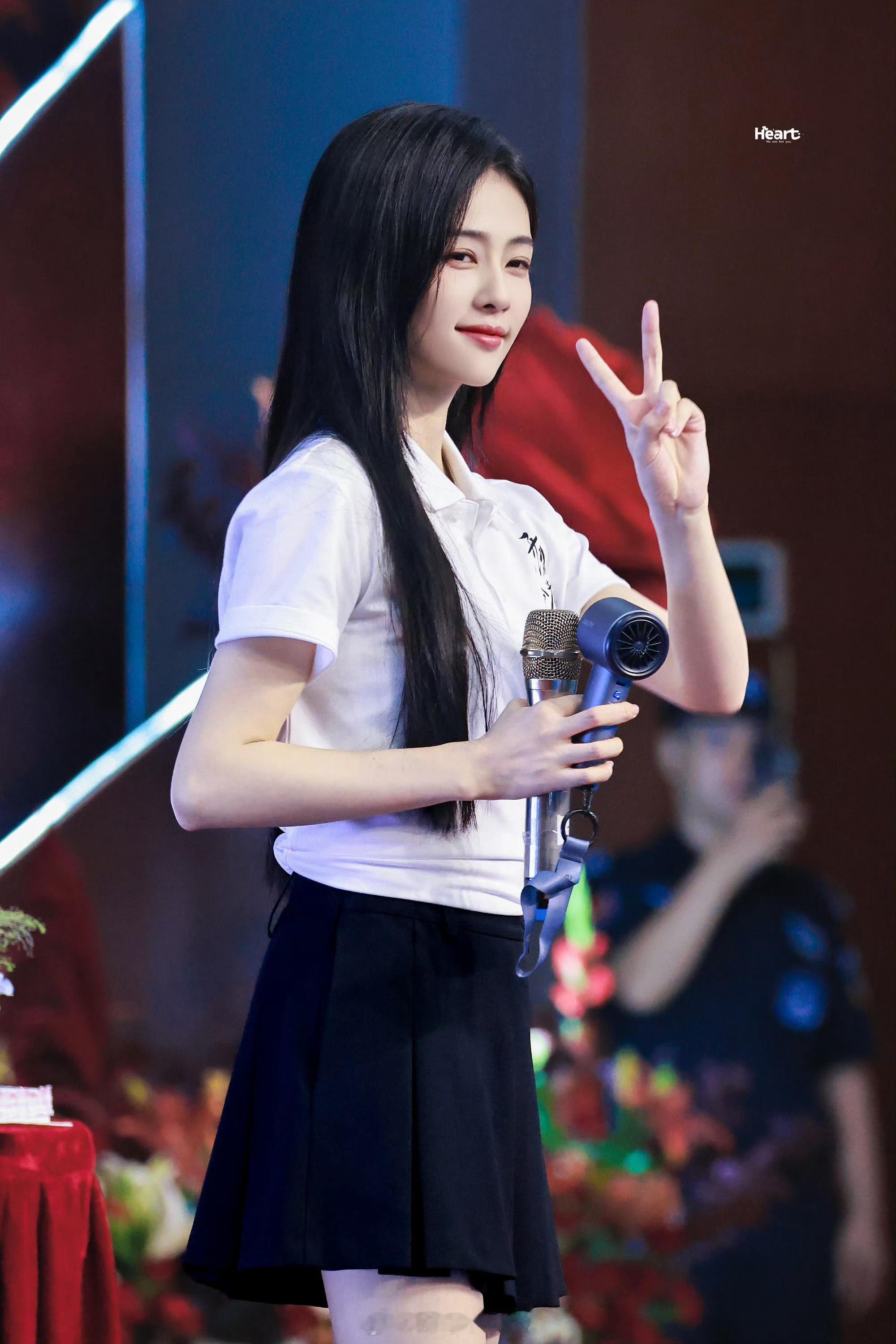 白鹿王韵娜长发短发判若两人白鹿王韵娜长发短发都精彩 刷到白鹿新剧开机，黑长直造型