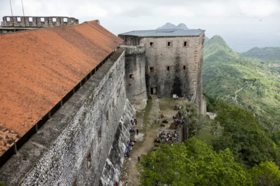 海地一座山顶堡垒发生踩踏事件，至少25人死