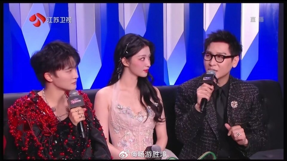 周深业务能力有多强 周深真的是人帅唱歌又好，特别喜欢他的舞台，现在口播也让他玩出