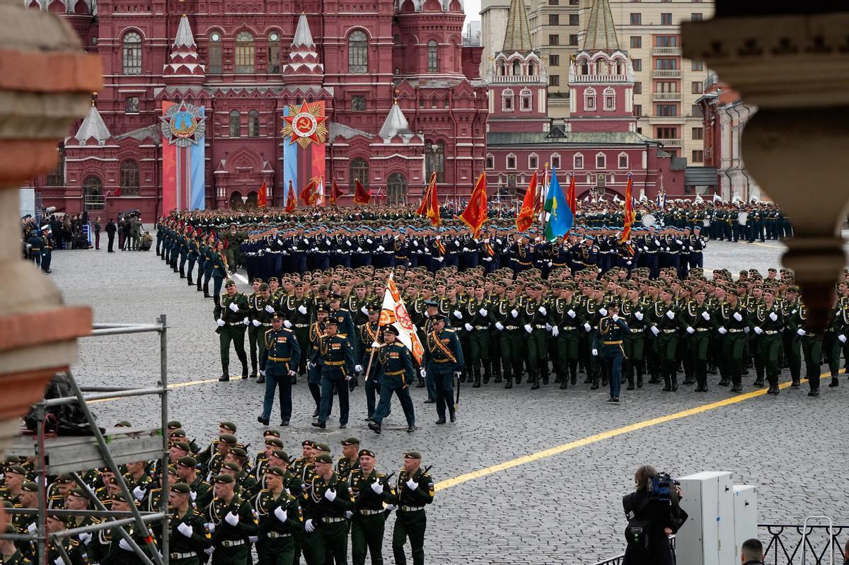 阅兵规模反映困境，国际孤立加剧，但士兵精神面貌坚挺

今年5月9号俄罗斯红场阅兵