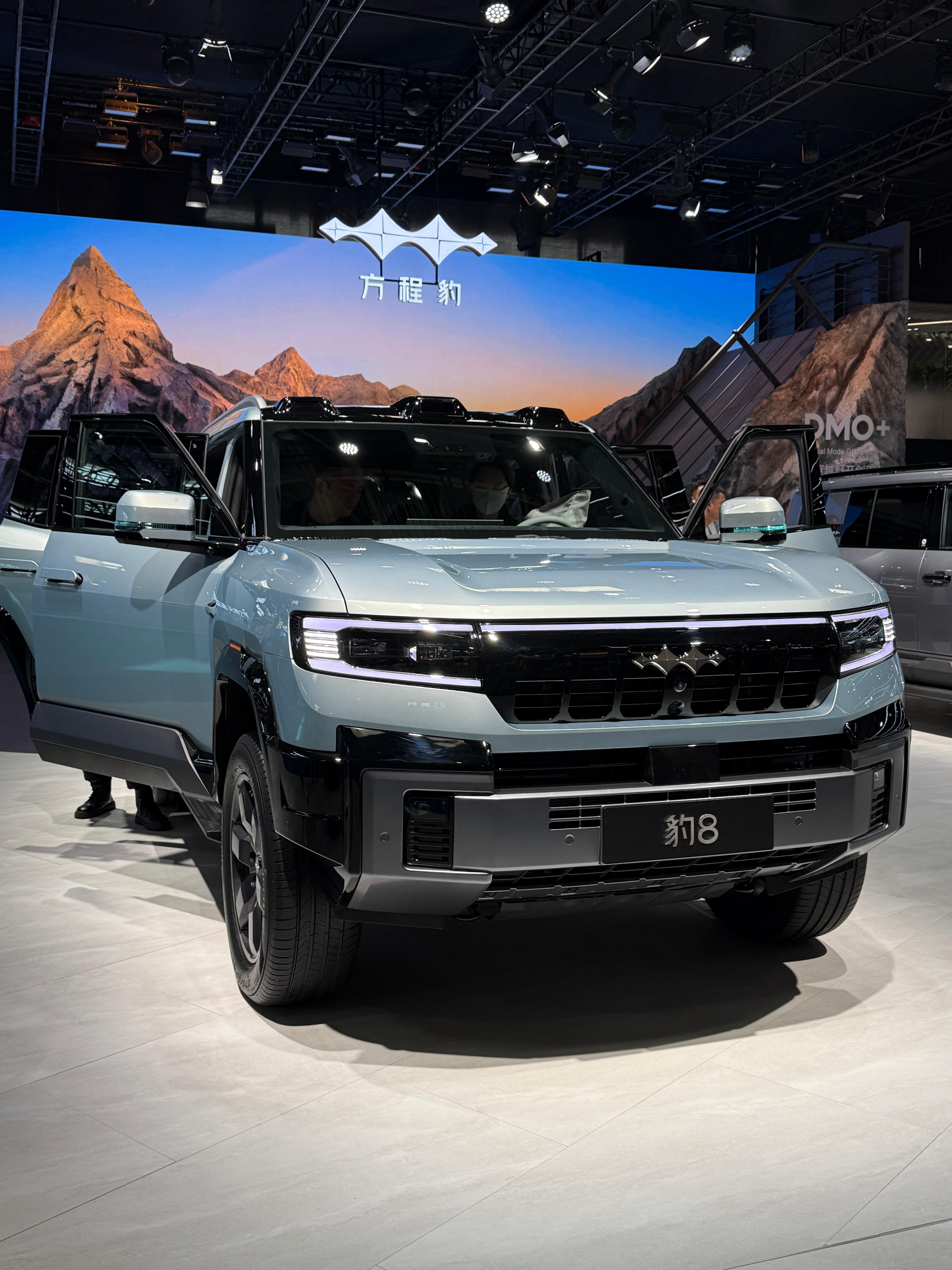 每次来车展，总喜欢转一些非常硬核的车型。因为真的很帅 