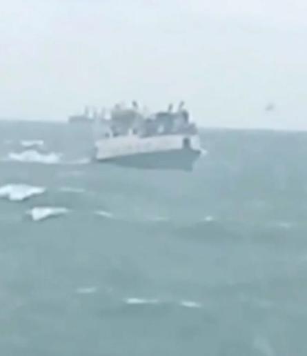 两艘俄罗斯油轮在黑海遇险

据俄罗斯紧急情况部的消息，两艘载有石油产品的油轮，因