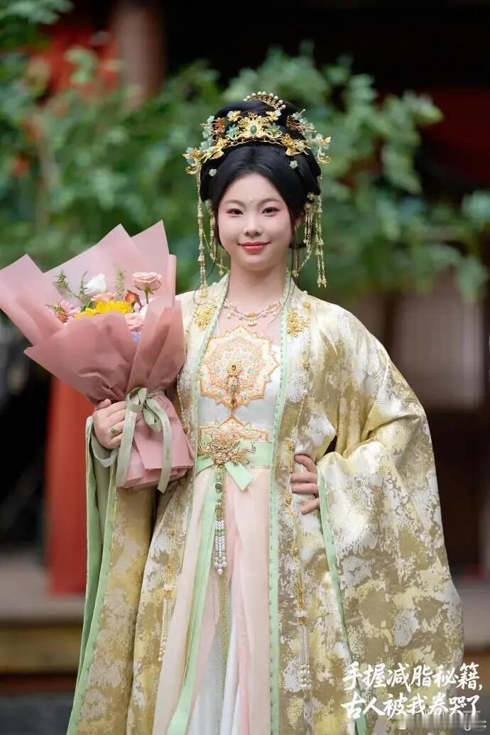 奥运冠军管晨辰
也官宣出演短剧，
出演《手握减脂秘籍，古人被我卷哭了》里豪掷千金