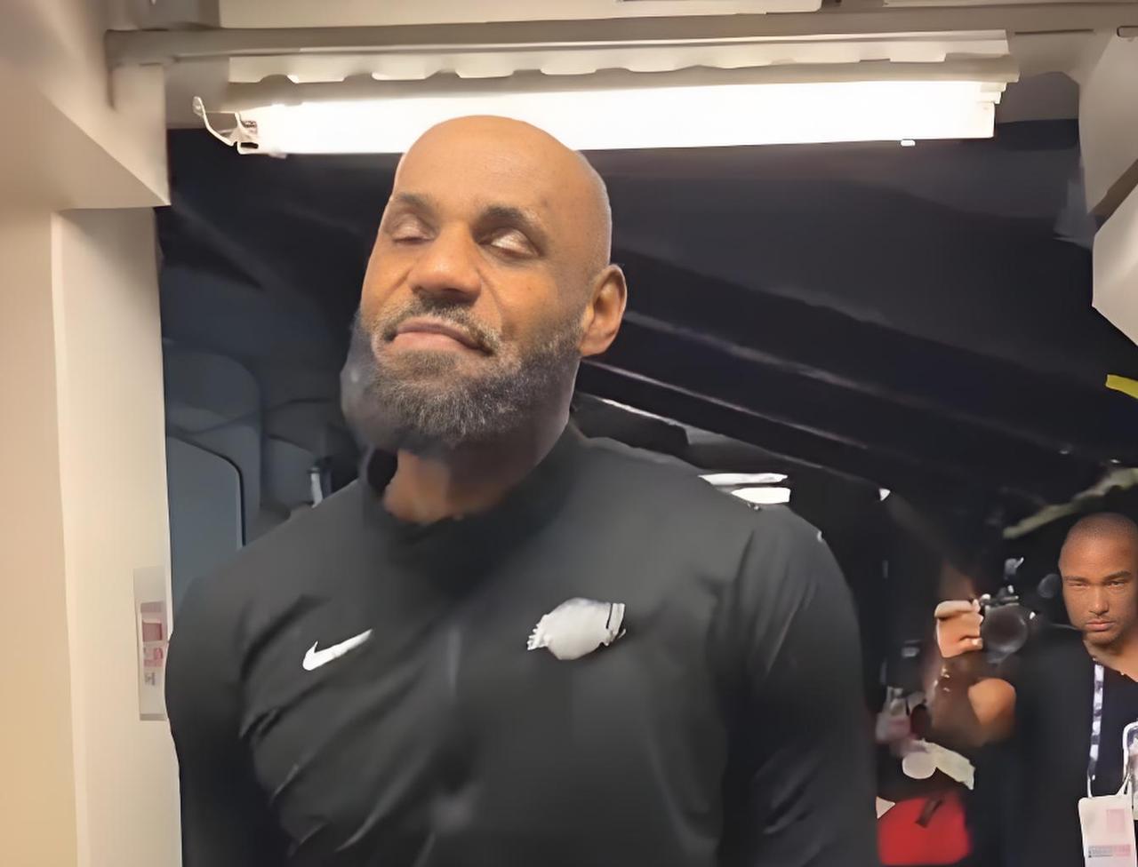 八连客真把老詹累坏了，同篮网结束后，他说的最多的一句话就是回家，赶紧回家。

今