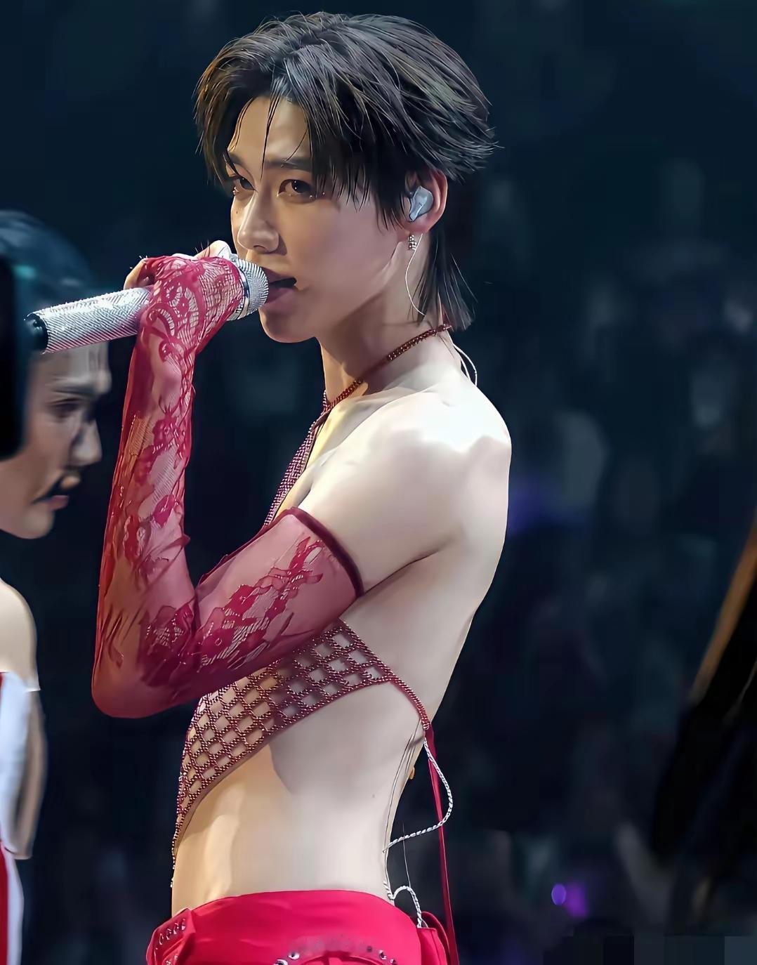 现在的娱乐圈到底怎么了？
不少男艺人给人的感觉就是阴气太重，完全没了男人该有的阳