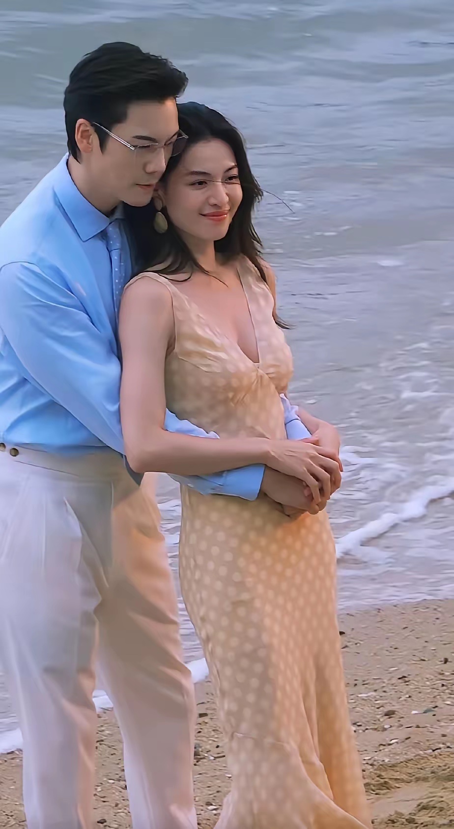 演员真的不会起生理反应吗？哪个男的经得起这样的诱惑！时间久了真怕擦出爱的小火花来