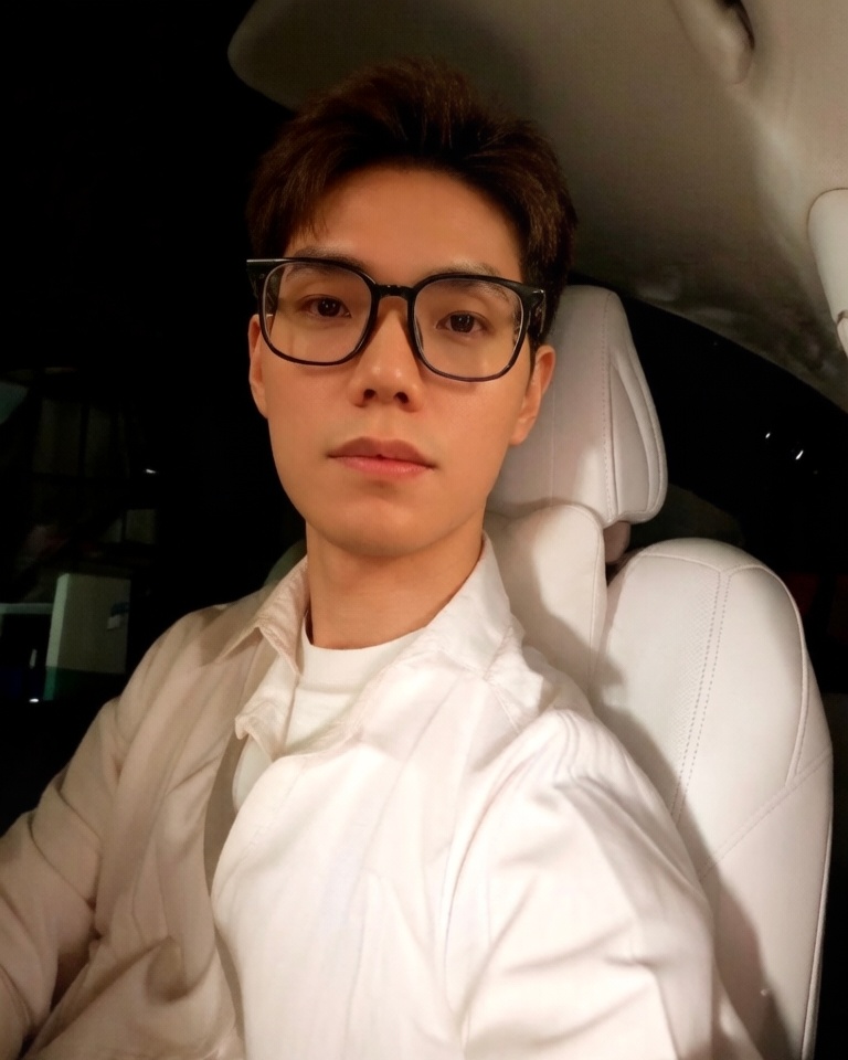 段子:一哥们花14万买了辆新能源，去跑网约车，跑了一年赚了5万。一年后，他发现他