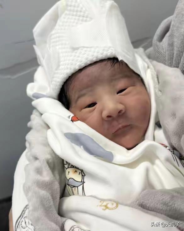爸爸姓高，妈妈姓郭。希望小孩以后启航扬帆，做大做强。起个什么样的名字比较霸气。