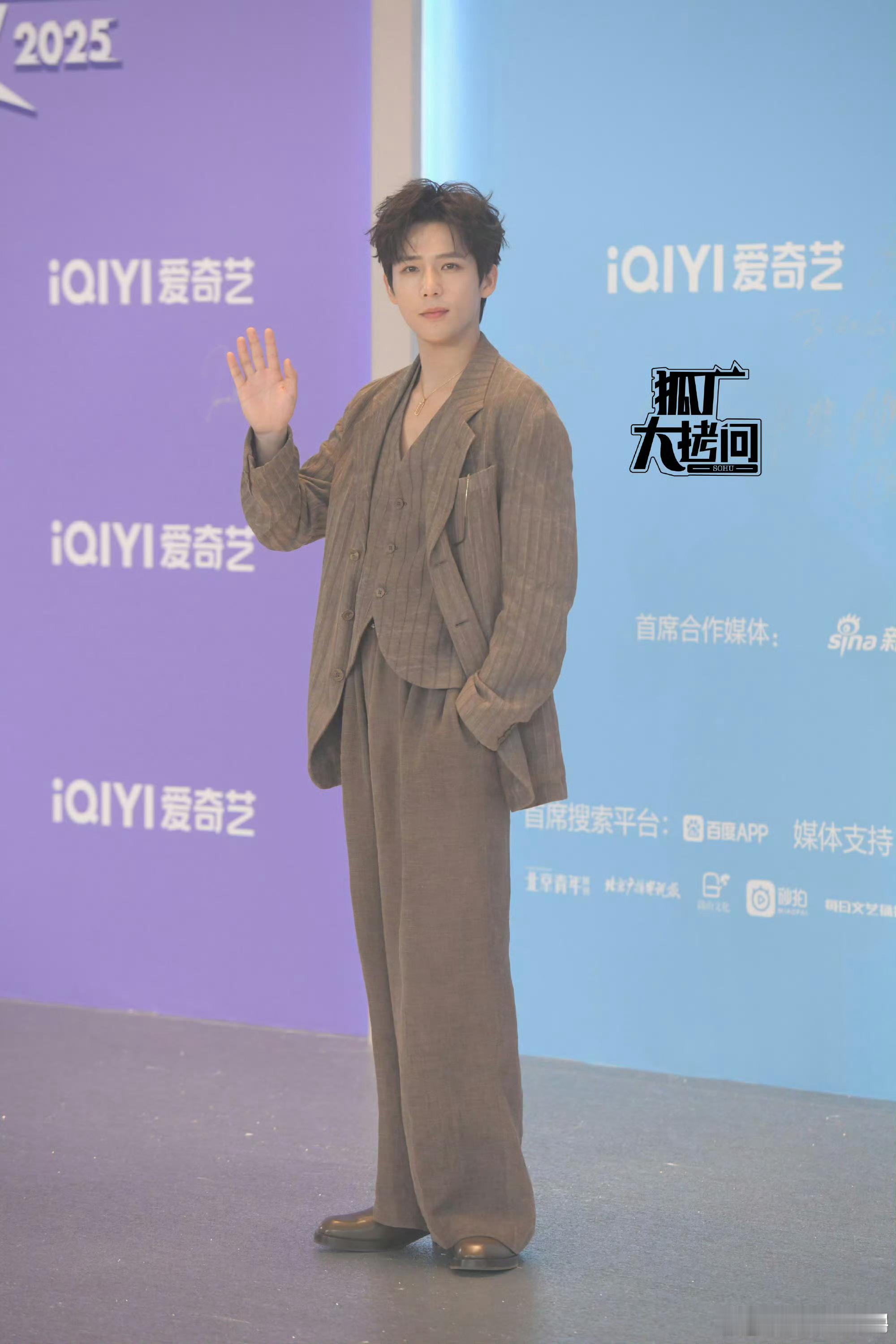 权威二字我说倦了 