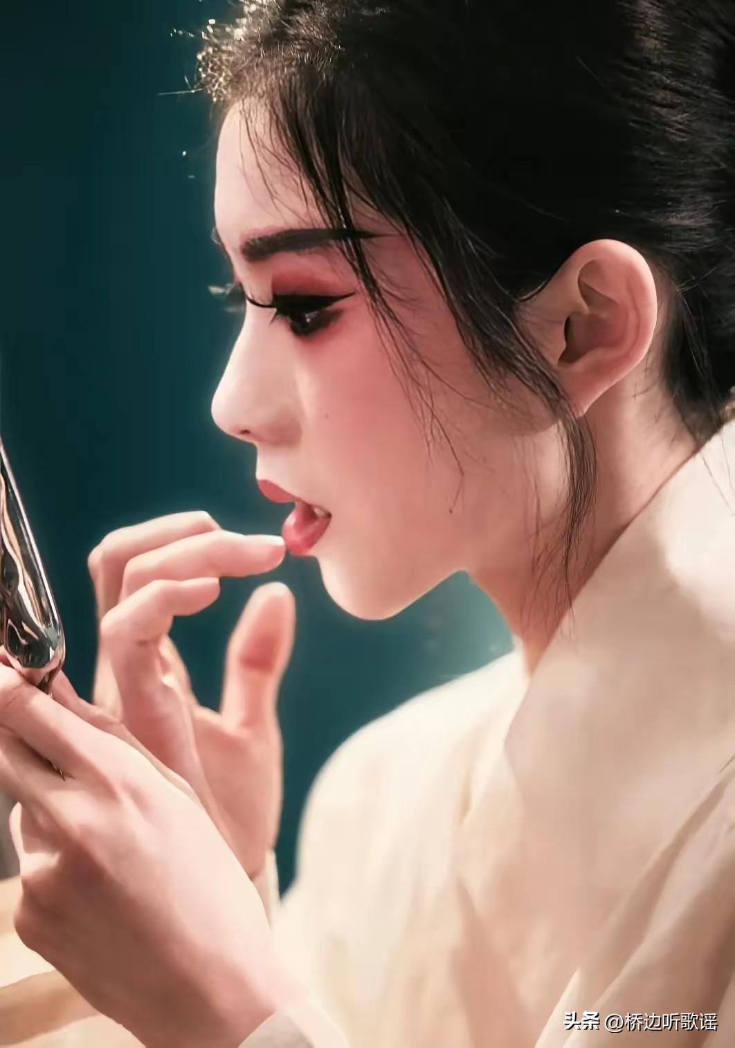 内娱终于出了个可怕的演员，刘浩存。并非说她的脸，而是说她简直是为了历经磨难逆风成