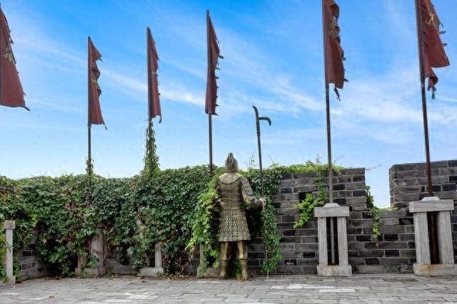 力能扛鼎、战神天花板，项羽到底是怎么把一手好牌打稀烂的？