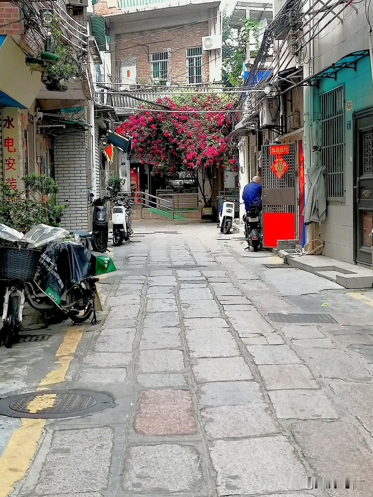 分享一下你随手拍下的照片走进这里，就仿佛进入了时间隧道，一步穿越五十年前！“河南
