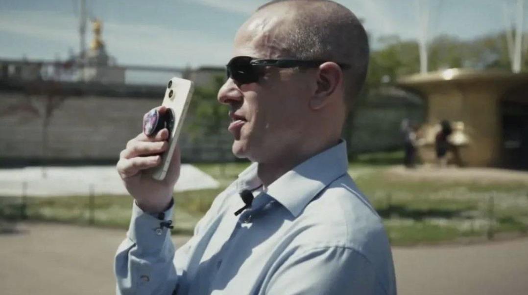 【Be My Eyes这款帮助盲人辨识周围环境的应用程序在俄罗斯被屏蔽。】该服务