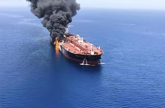 突发！美国油轮在科威特附近遭打击起火
 
据伊朗迈赫尔通讯社3月6日报道，一艘美