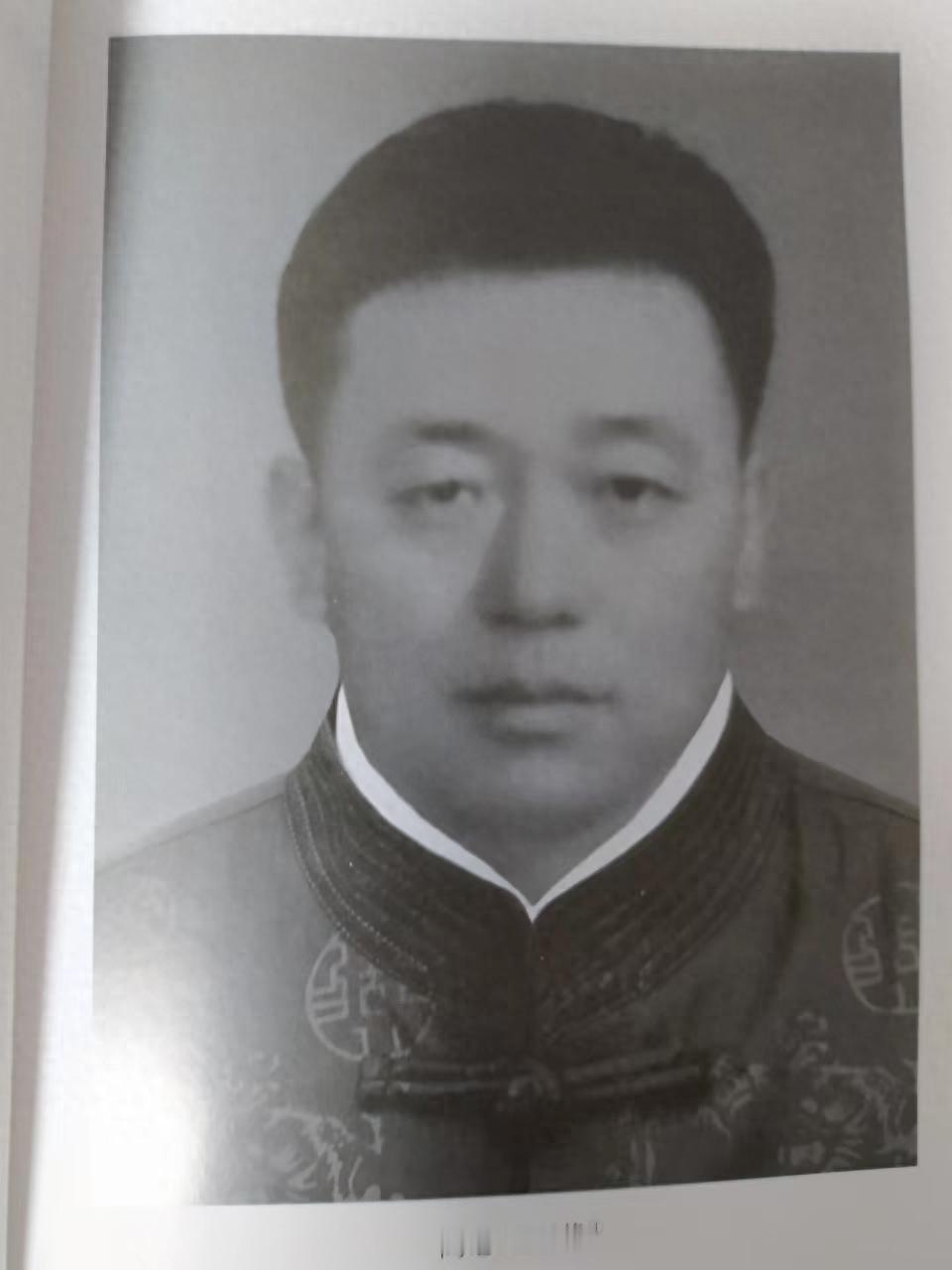 [微风]1939年，冀东抗联总司令高志远去开会，萧克看了他一眼：“配枪不错。”高