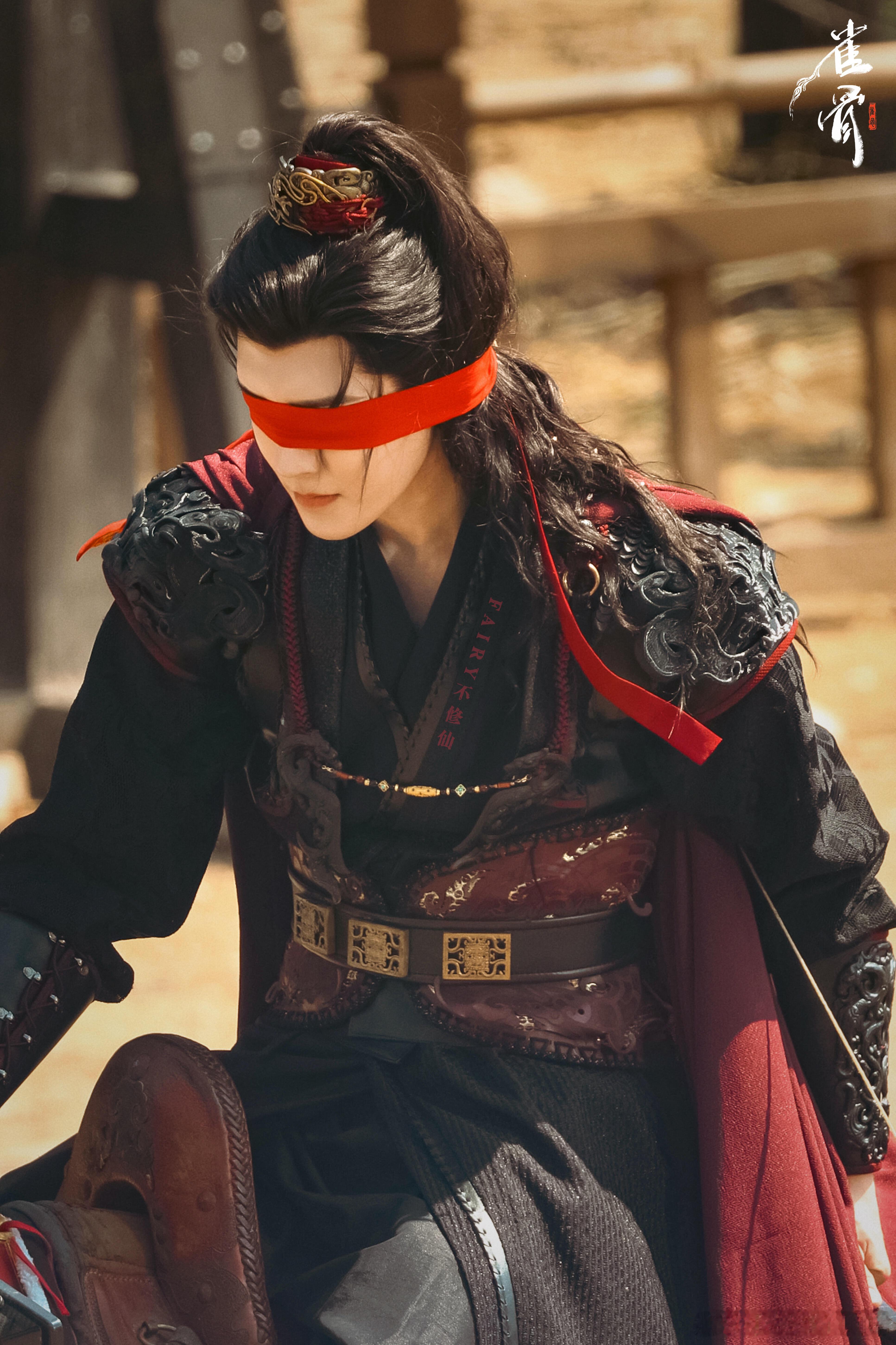 侯明昊红绸蒙眼这一段我比女主更先爱上侯明昊本来还想淡定磕剧的，结果萧无衣这红绸蒙